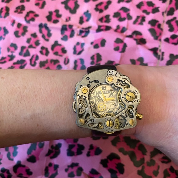 One of a Kind‼️ Wrist Gear watch - Picture 2 of 14